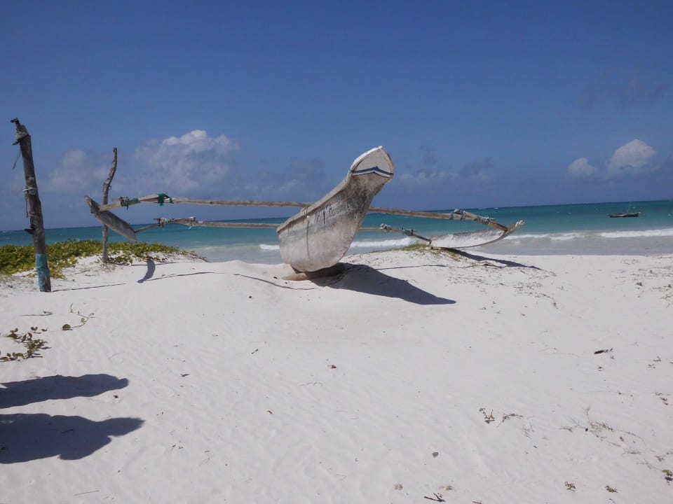Das Boot wartet  Neptune Paradise Beach Resort & Spa