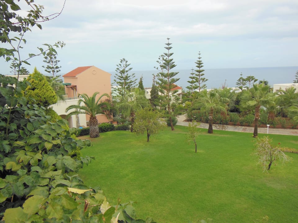 Gartenanlagen vom Zimmer fotografiert Iberostar Waves Creta Panorama & Mare