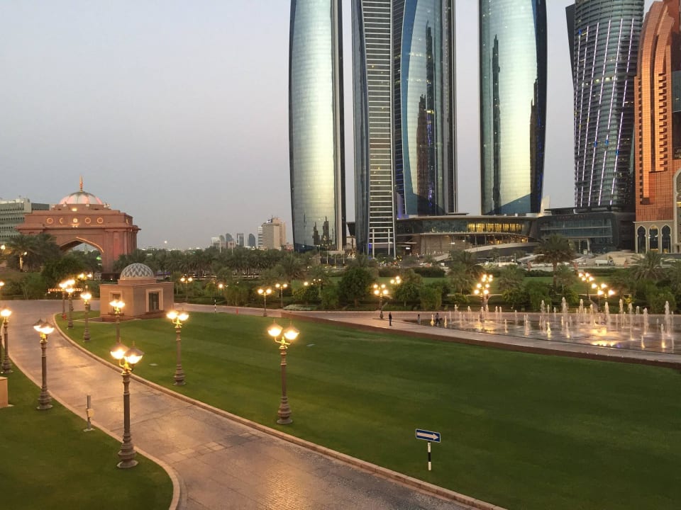 Blick vom Haupteingang Emirates Palace Mandarin Oriental