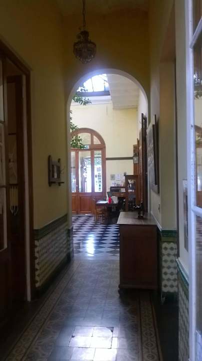 Durch den Flur zur Lobby Hotel Posada Del Virrey