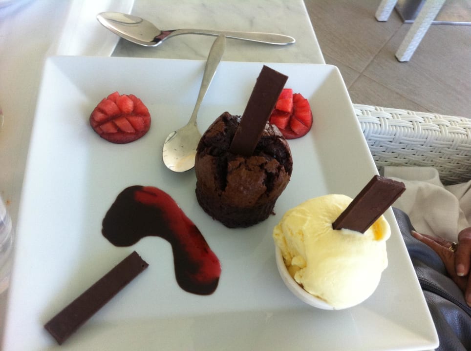 Dessert beim Restaurant neben dem Pool Radisson Blu Palace Resort & Thalasso Djerba