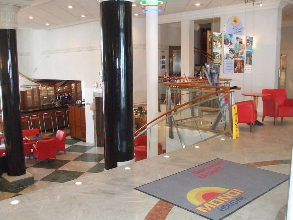 Blick in die Lobby vom Hotel Mondi Bellevue MONDI Hotel Bellevue Gastein