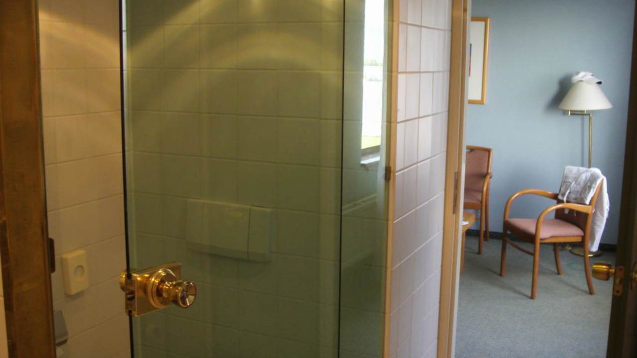Die gläserne Toilette Fletcher Hotel-Restaurant Carlton