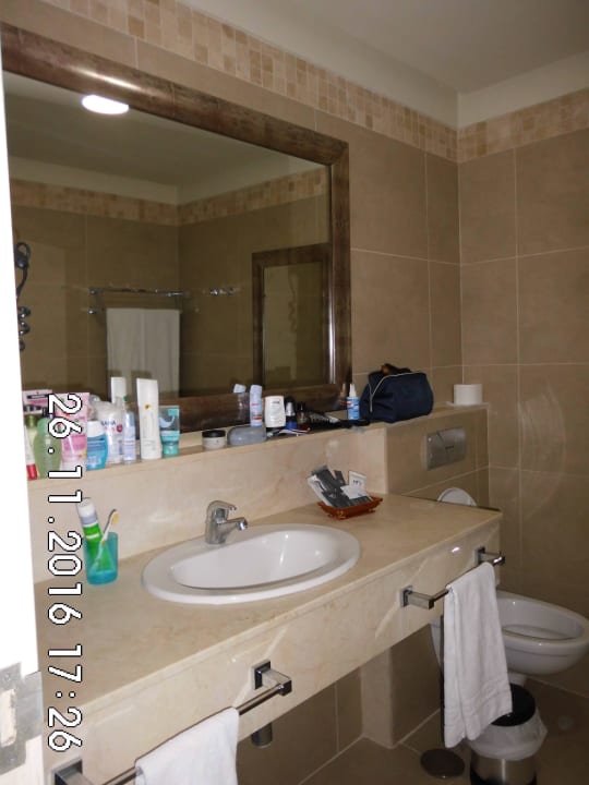 Viel Platz zum Ablegen und sehr groß Kn Arenas del Mar Hotel