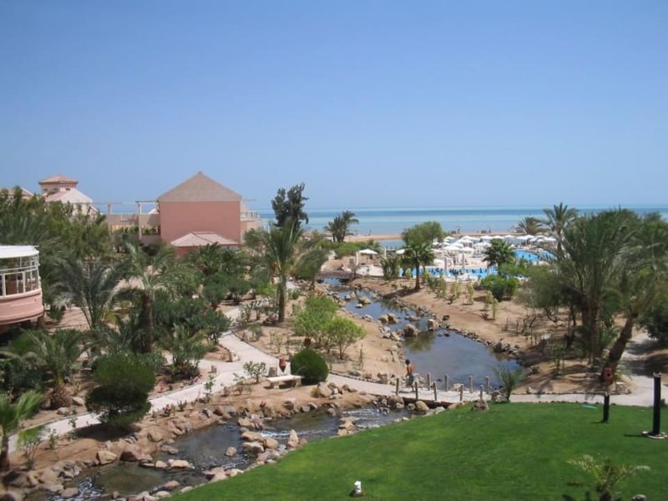 Blick von dem Hotelhaupthaus Mövenpick Resort & Spa El Gouna