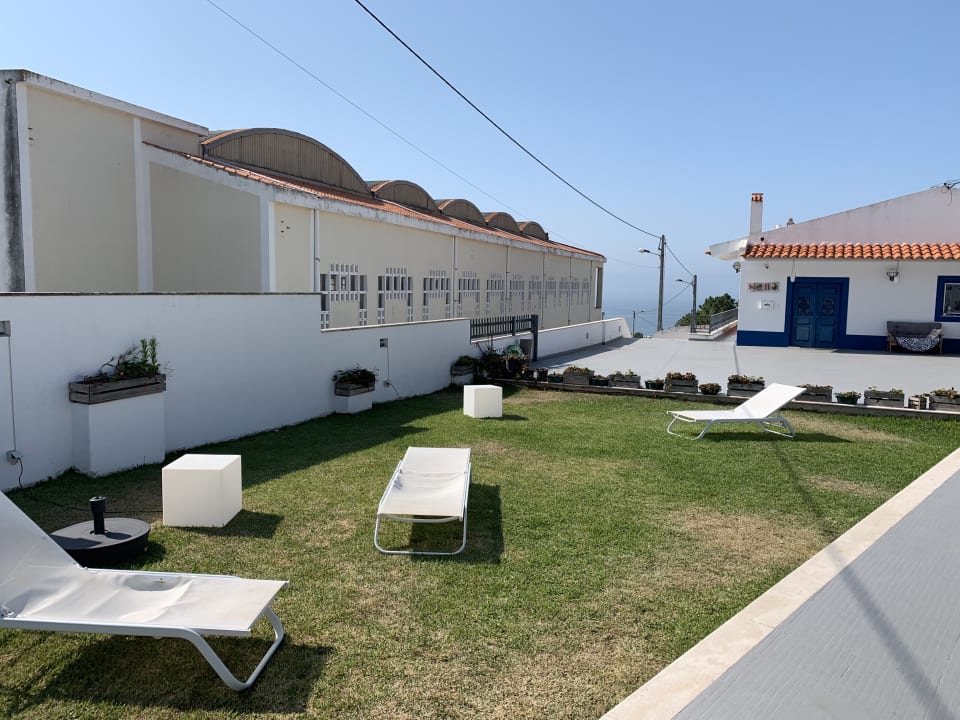 Außenansicht Zulla Nazare's Surf Village