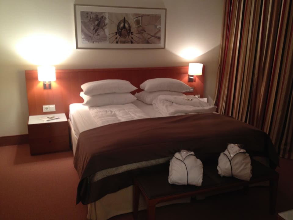 Bett junior Suite ATLANTIC Hotel Wilhelmshaven