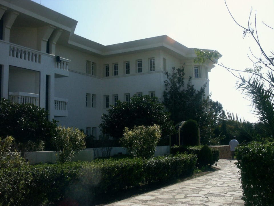 Hotelgebäude am Pool Hotel Medina Belisaire & Thalasso