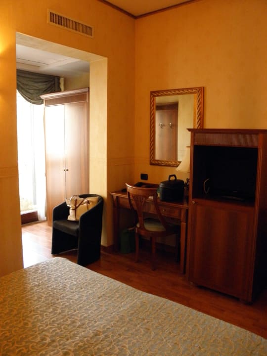 Blick vom Bett aus Hotel Duca D'Aosta