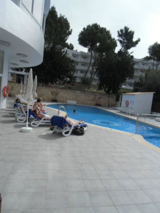 Pool Blick zur Straße allsun Hotel Paguera Park