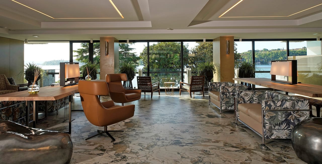 Lobby Hotel Salo du Parc