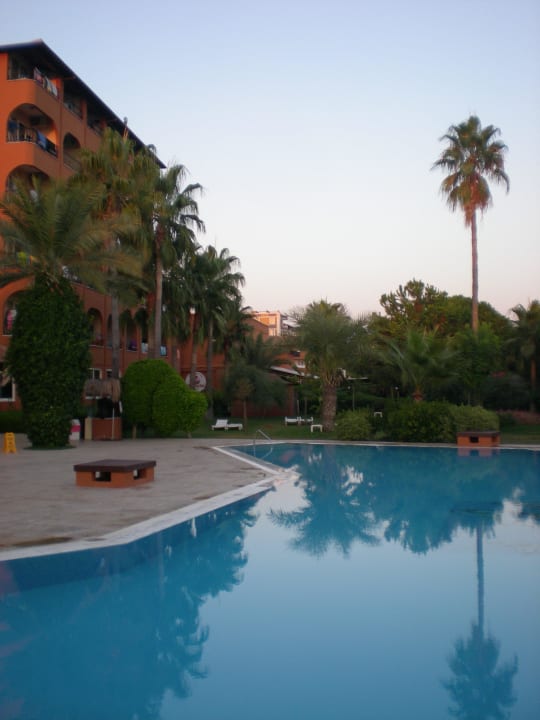 Kleiner Pool Club Turtas Beach Hotel