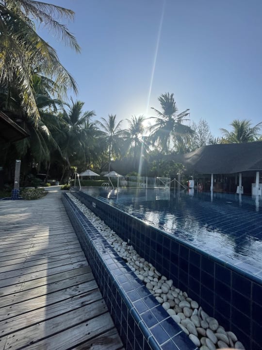 Pool Machchafushi Island Resort & Spa Maldives, The Centara Collection