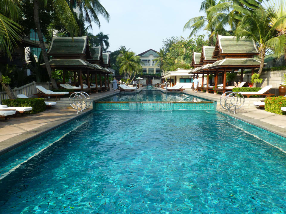 Pool mit Poolbar Hotel The Peninsula Bangkok