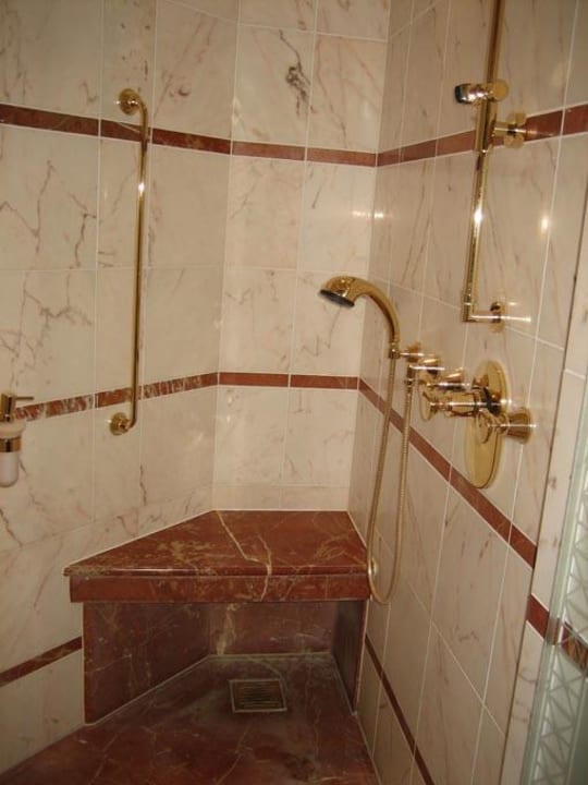 Dusche auf dem Zimmer Althoff Seehotel Überfahrt