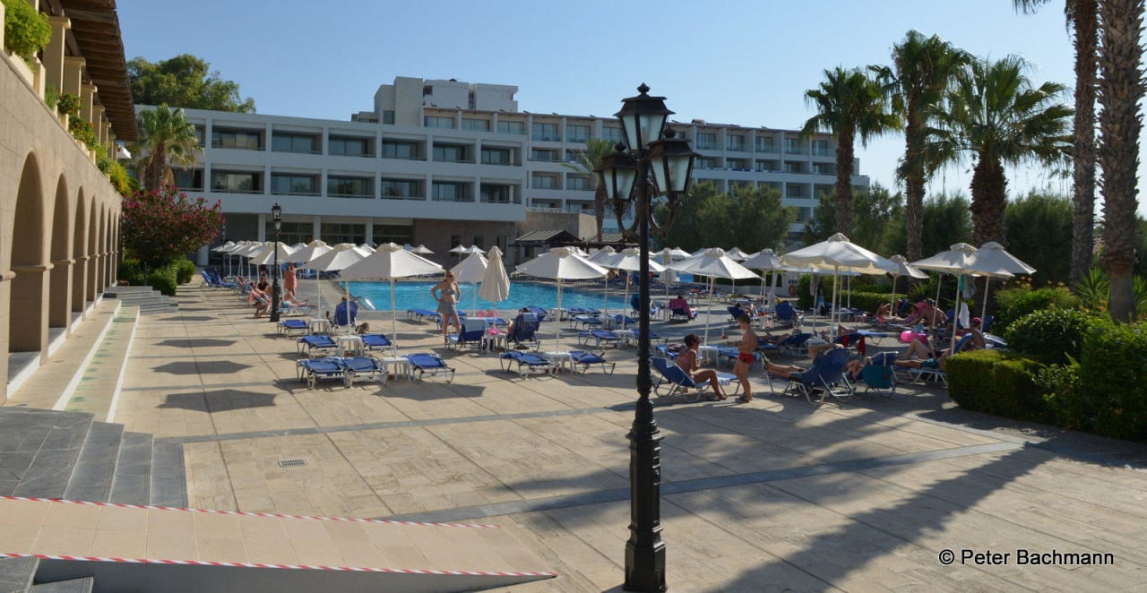 Freibad mit Nebenhaus Grecotel LUXME Dama Dama