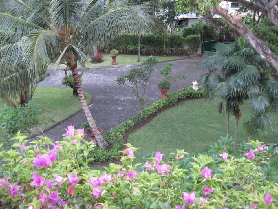Blick in den Garten Nusa Dua Beach Hotel & Spa