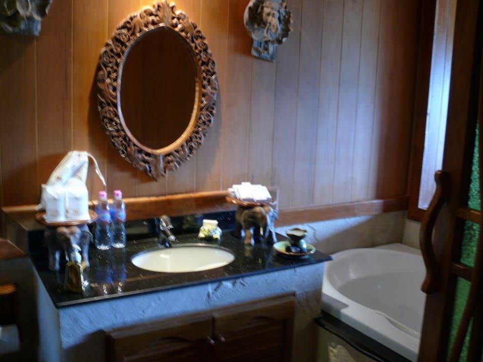 Bad im Deluxezimmer Santhiya Koh Phangan Resort & Spa