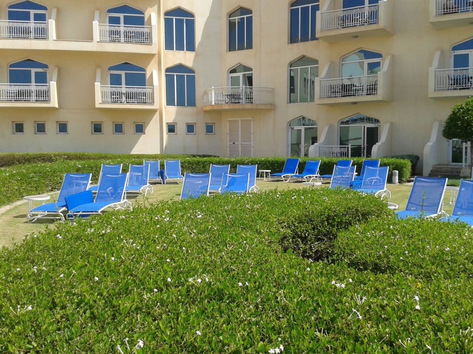 Sonnenbaden ohne Schirme Wyndham Garden Salalah Mirbat
