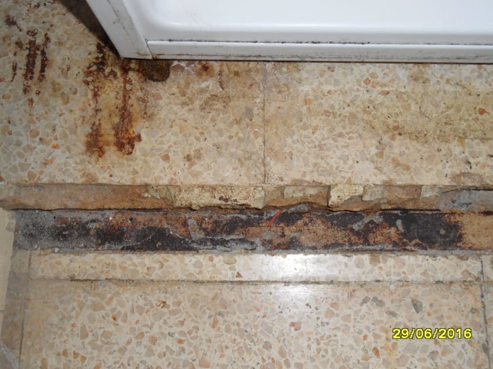 Abtrennung zur Küche (Kühlschrank) BelleVue Club