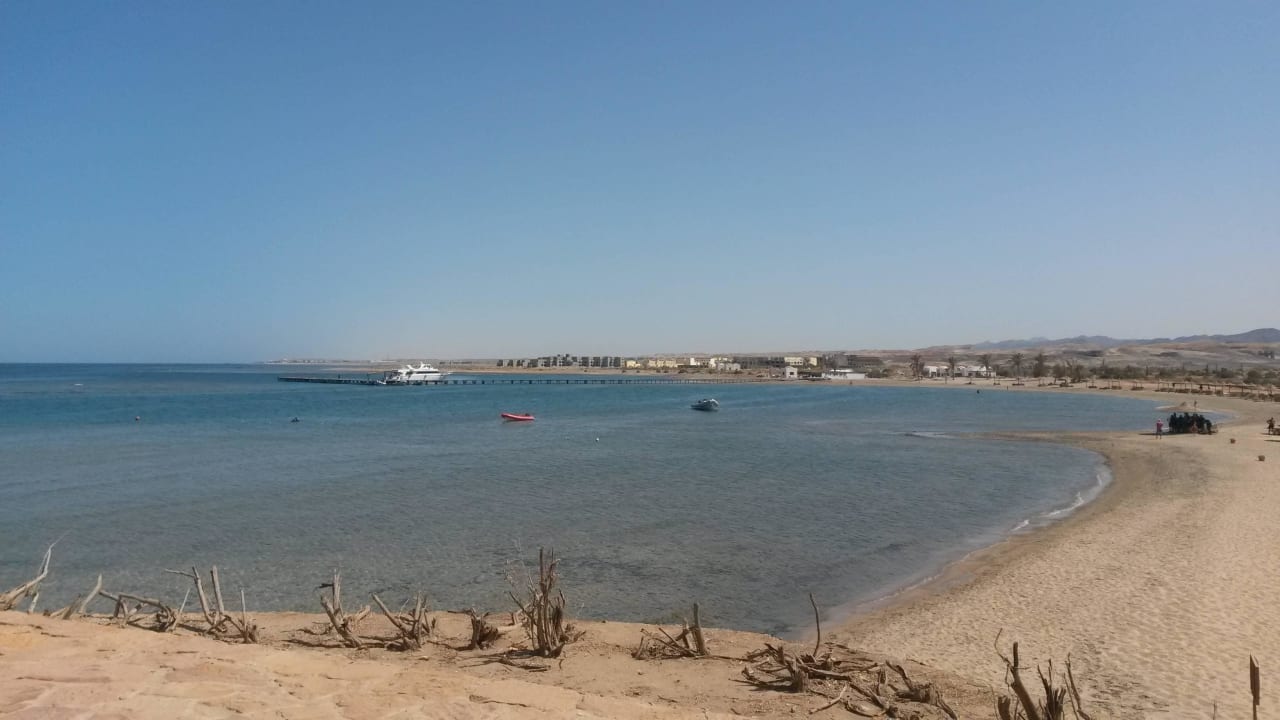 Strand u Hausriff bei Flut Three Corners Equinox Beach Resort