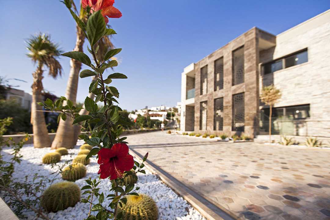 Outdoor  RetrON Residence