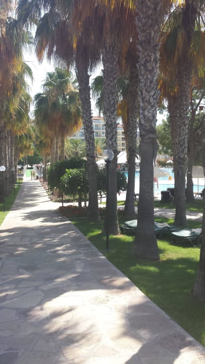 Aufgang vom Strand zur Anlage Arum Barut Collection