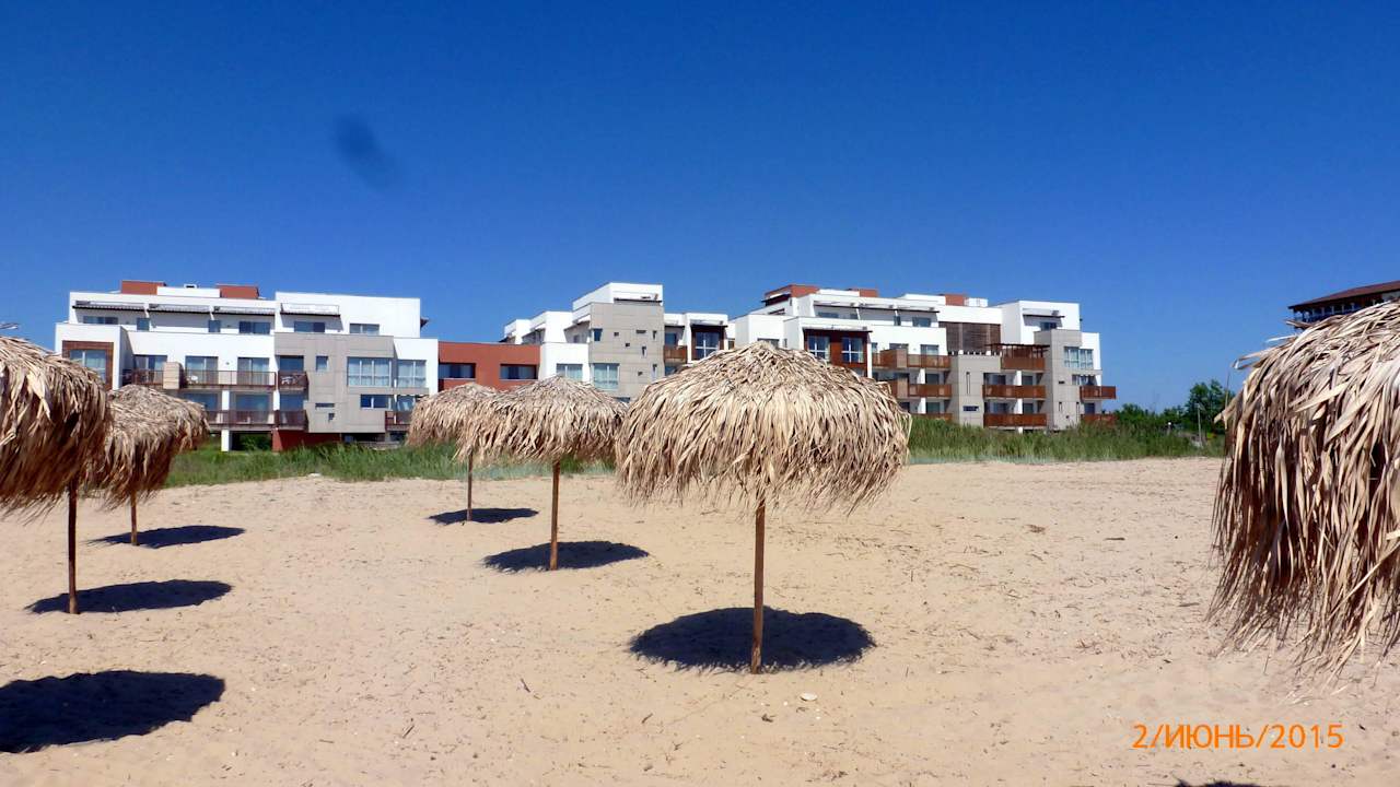 Пляж напротив апартоментов Sol Luna Bay