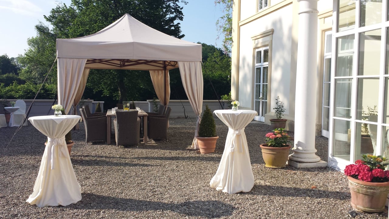 Pavillon auf Terrasse Ferien & Pferdehof Gut Klein Nienhagen