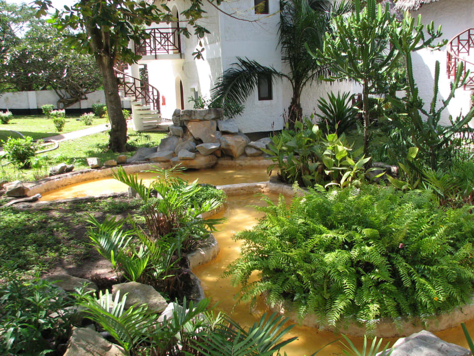 Ein kleiner Teich Neptune Village Beach Resort & Spa