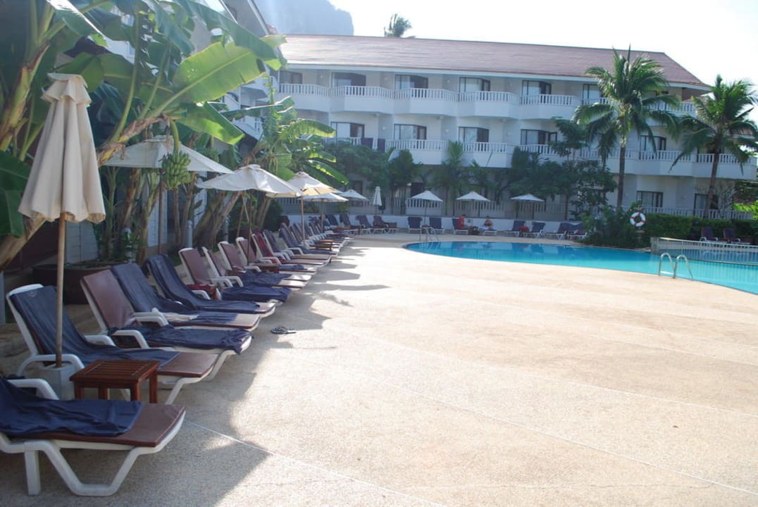 Hintere Poolanlage Aonang Villa Resort