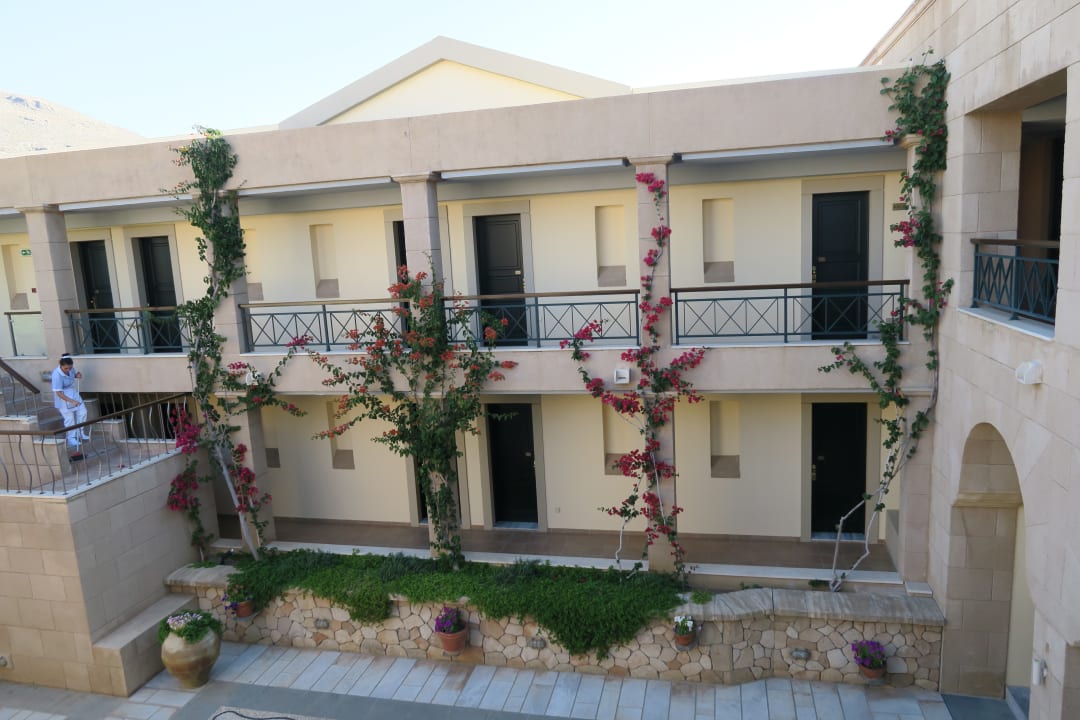 Innen'hof' Lindian Dream Seaside Resort