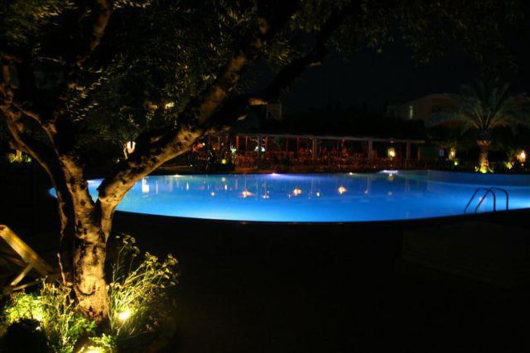 Pool bei Nacht TUI KIDS CLUB Alex Beach