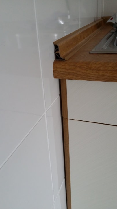 Küche. Endkappe fehlt an der Leiste Hotel Bayerischer Wald