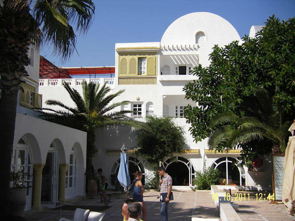 Zeigt die Dachterrasse zum FKK-sonnen Alassio Hotel and Thalasso