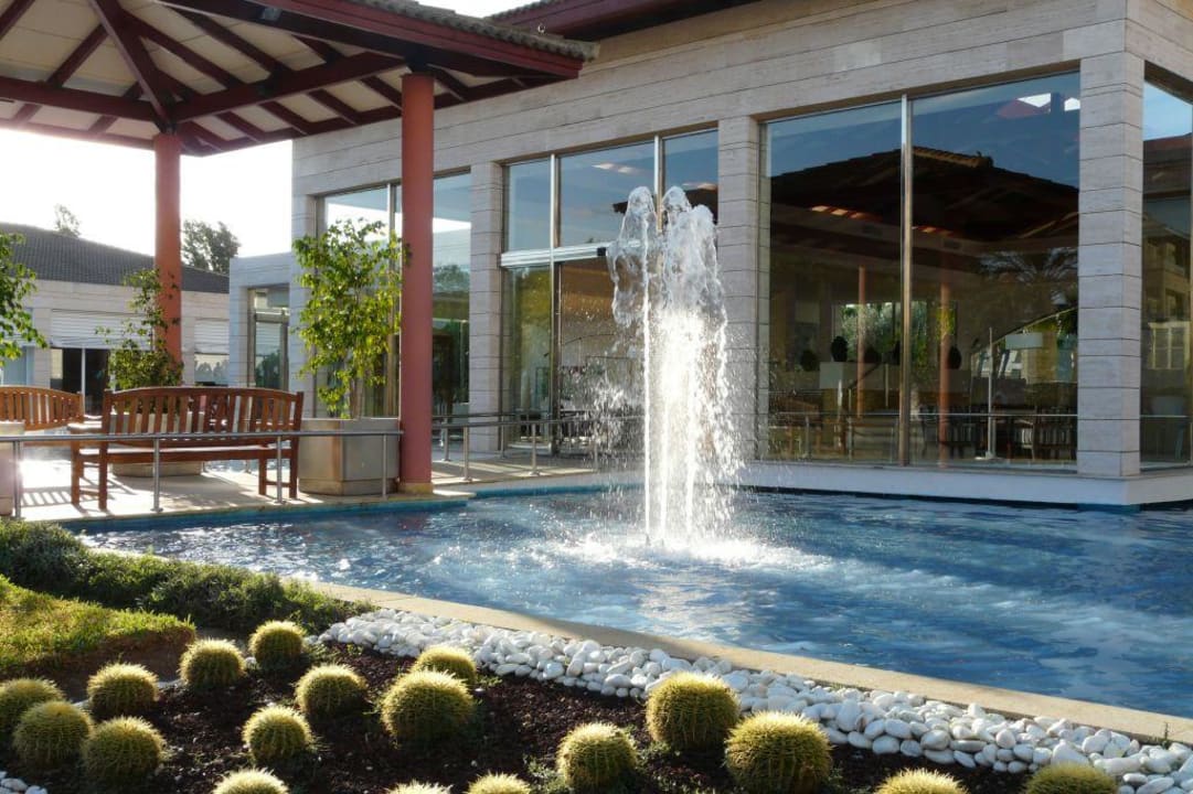 Blick vom Garten auf die Rezeption Prinsotel La Dorada