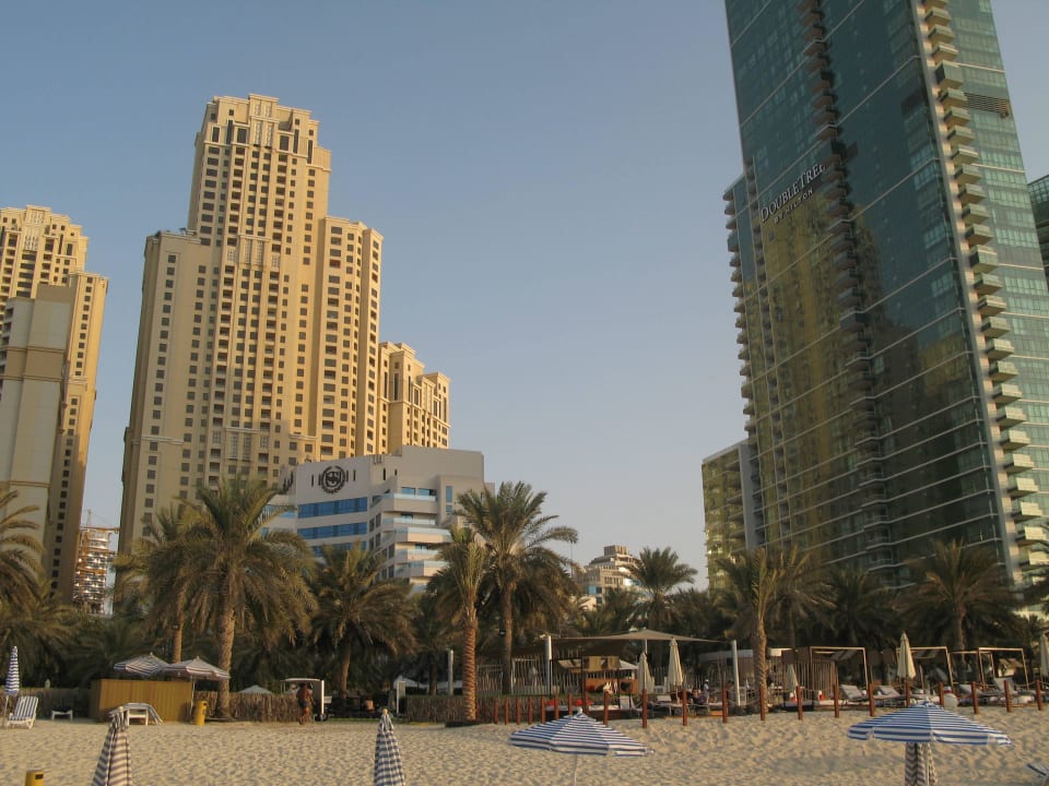 Zwischen den Hochhäusern Sheraton Jumeirah Beach Resort