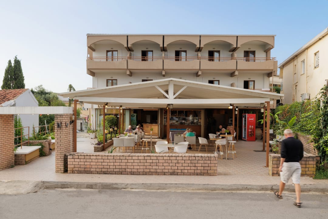 Außenansicht Louvre Hotel