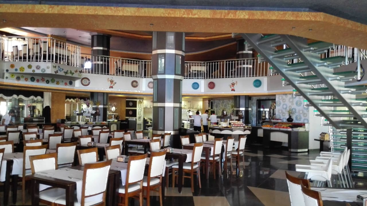 Schönes Restaurant mit 2 Etagen Hotel Orfeus Park
