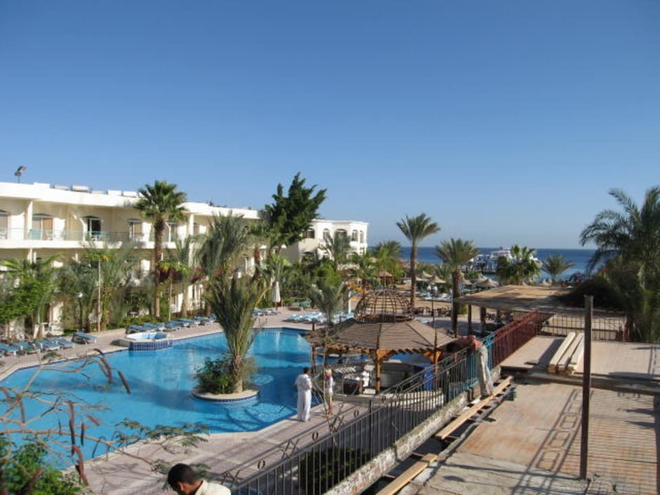 Blick auf Pool und Wohngebäude Bella Vista Resort Hurghada