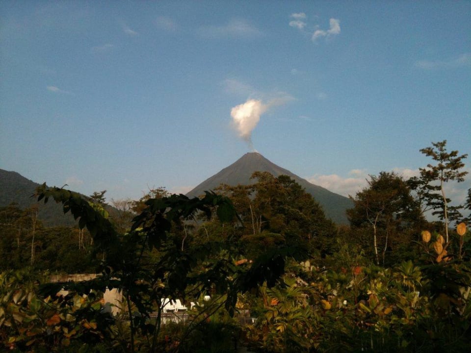Balkonblick zum Vulkan Arenal und zum Pool Casa Luna Hotel & Spa