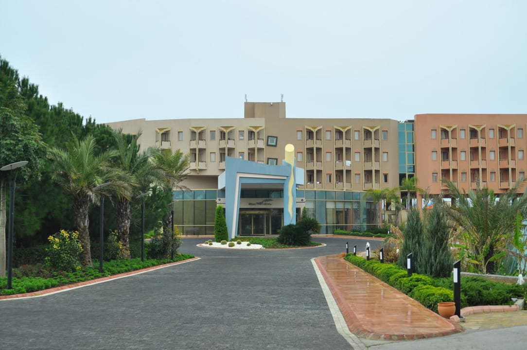 Eingang des Hotels Blue Waters Club