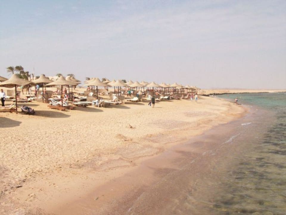 Strand vom Steg aus fotografiert Three Corners Sea Beach Resort