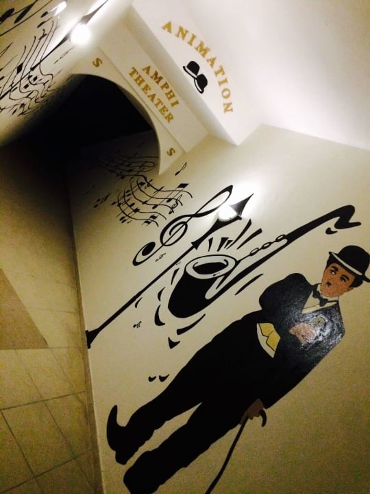 Eingang zum Amphitheater Saphir Resort & Spa