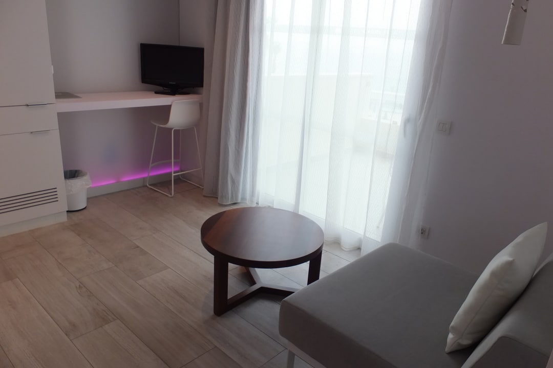 Was für ein niedlicher Fernseher! Hotel Garbi Ibiza & Spa