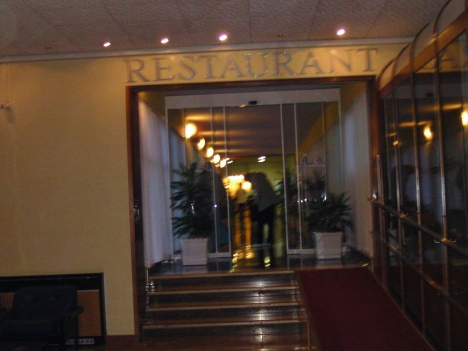 Zugang zum Restaurant Rivijera Villen & Dependance Flora & Madera