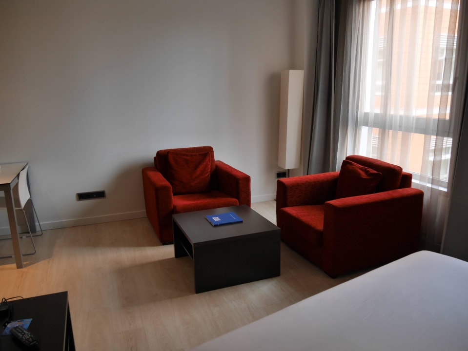 Sitzecke in der Juniorsuite Capri by Fraser Barcelona