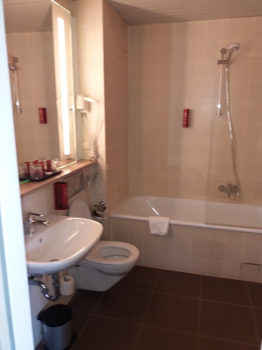 Zimmer Leonardo Hotel Hamburg Elbbrücken