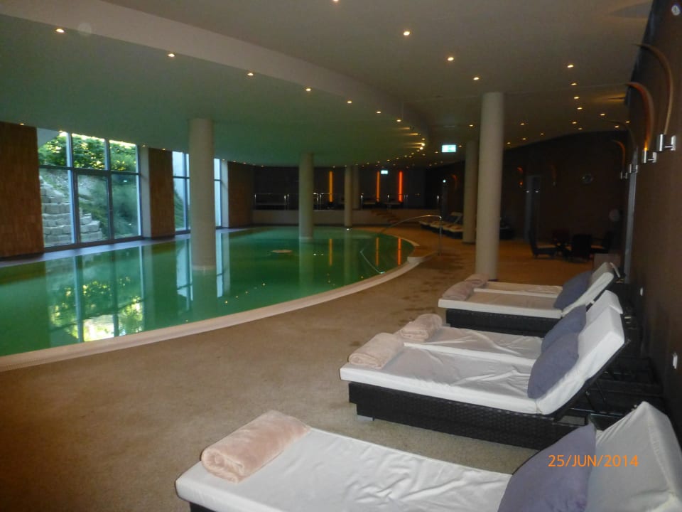 Ruhebereich und Pool THE GRAND Ahrenshoop