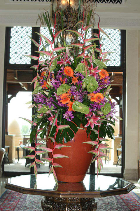 Frisches Blumenarrangement im Lobbybereich Jumeirah Dar Al Masyaf